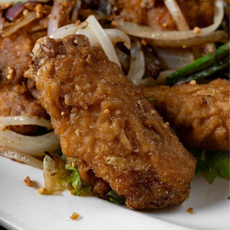 #22 SALT-PEPPER CHICKEN WINGS IN BUTTER (6 PCS)